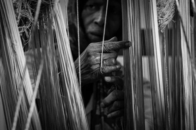 Hands and Threads IV - Simone Campedelli