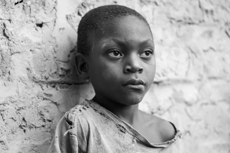 The Silence Between Us - Thomas Andy Branson